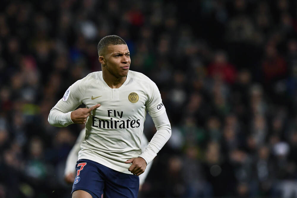 金价在5,000美元上方继续前进 “贬值交易”愈演愈烈